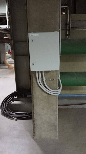 Пример установки шкафа устройства сбора данных ШНЭ 9402 для системы мониторинга частичных разрядов турбогенератора